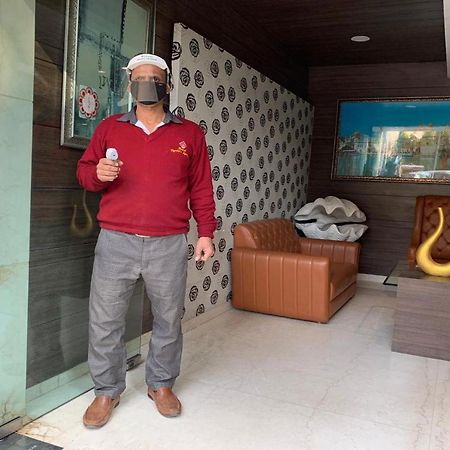 ホテル ナルラス オーラム アムリトサル エクステリア 写真